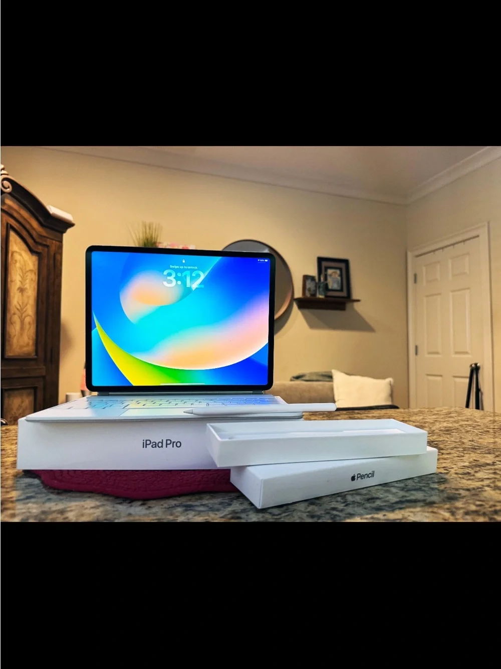 1 TB Apple iPad Pro with Magic Keyboard, Apple Pencil and 12.9 Screen